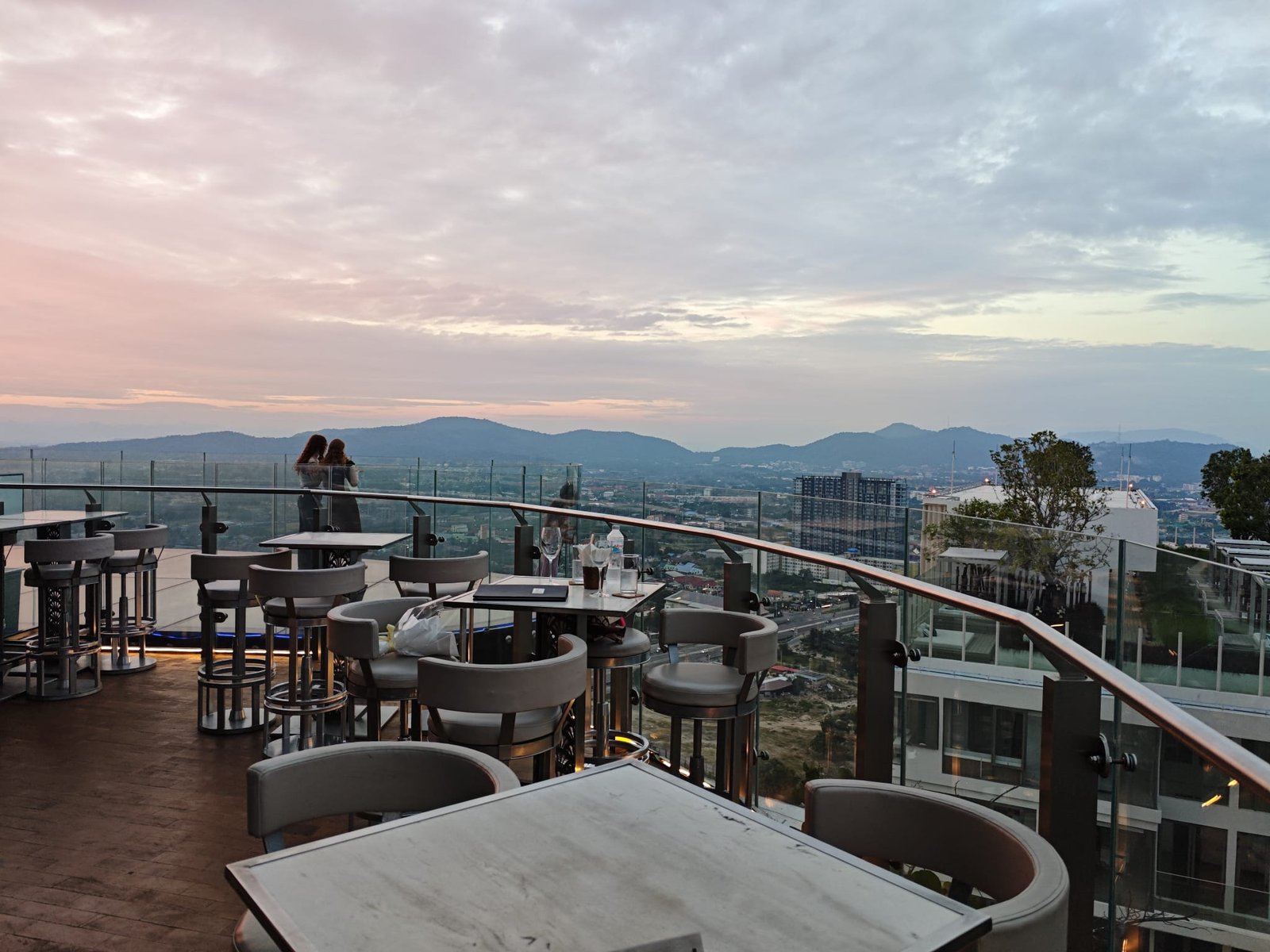 Terrasse extérieure du rooftop The Sky Hua Hin