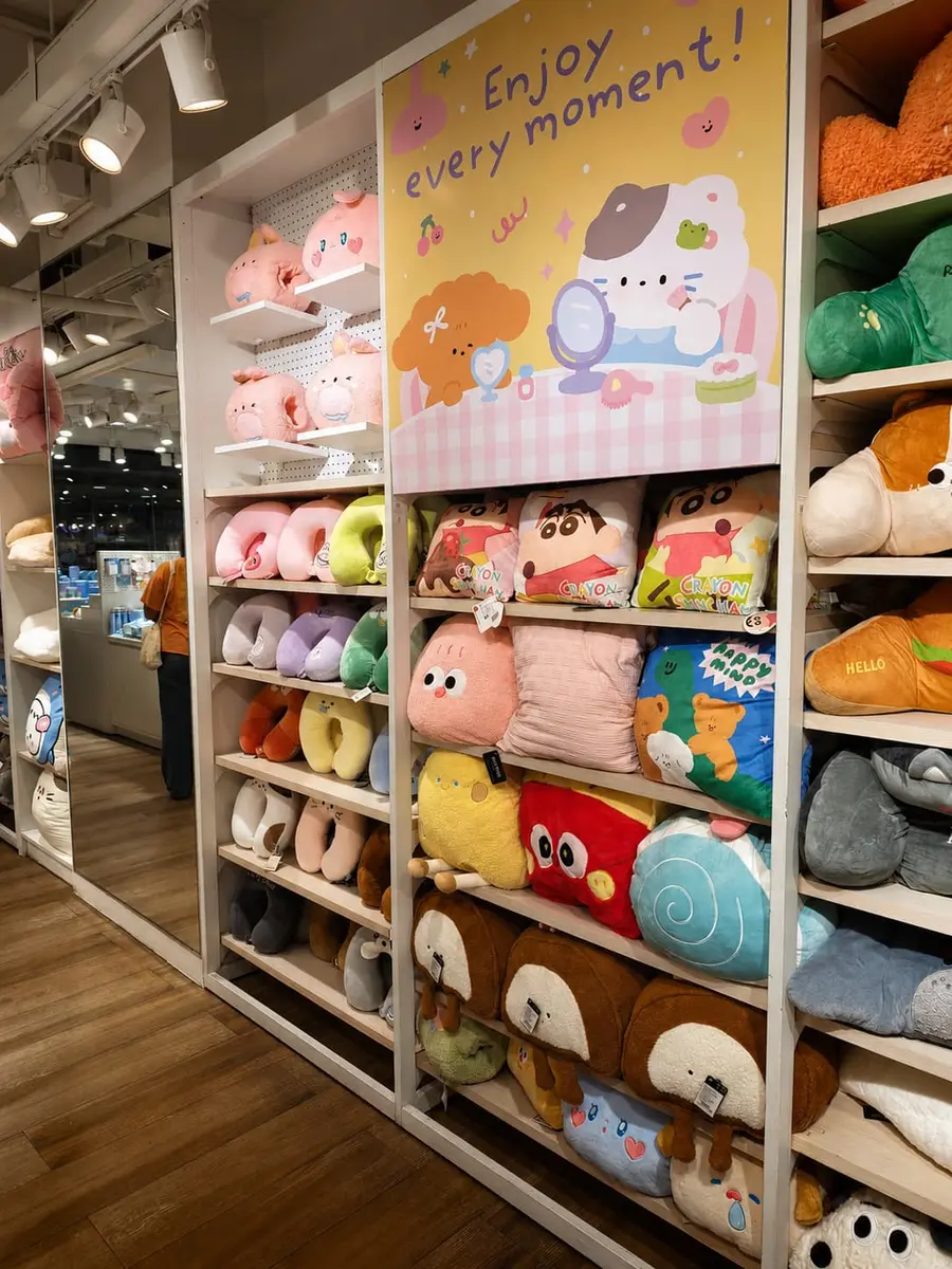 Peluches et coussins dans le magasin Moshi Moshi à Market Village Hua Hin